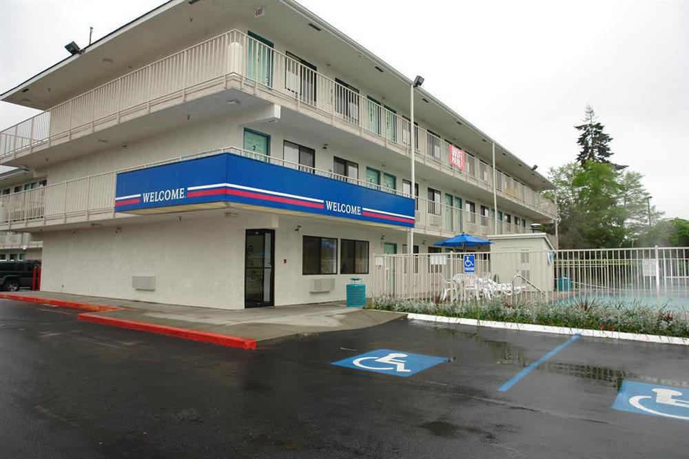 Motel 6-Kirkland, Wa - North Къркланд Екстериор снимка